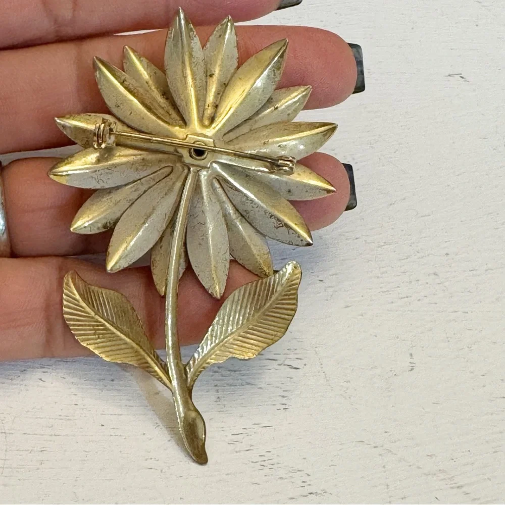 1960s White Enamel Gold Toe Metal Floral Brooch Vintage